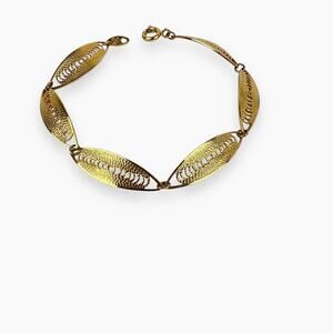 Vintage Trifari TM Bracelet Oval Link Gold Tone Delicate Filigree Unique Signed